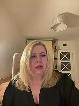 Snapshot of JanieLight53 chatting on 17, 6, 2026 JanieLight53 online show from 17, 6, 2026