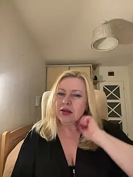 Snapshot of JanieLight53 chatting on 23, 6, 2026 JanieLight53 online show from 23, 6, 2026