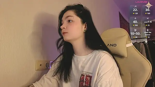 Snapshot of Luna_Moon13 chatting on 10, 4, 2026 Luna Moon13 online show from 10, 4, 2026