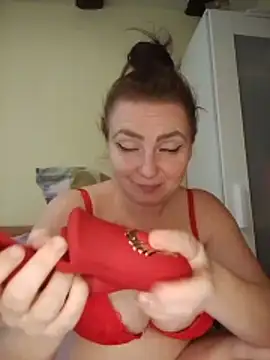 Bella-Monroe online show from 15, 4, 2026