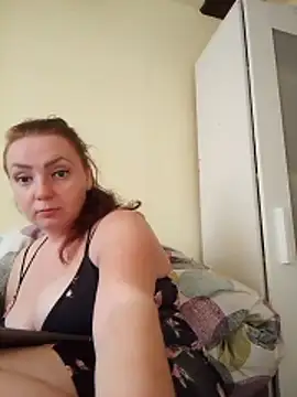 Bella-Monroe online show from 16, 4, 2026