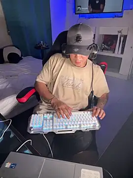 AngelLatinBoy online show from 8, 4, 2026