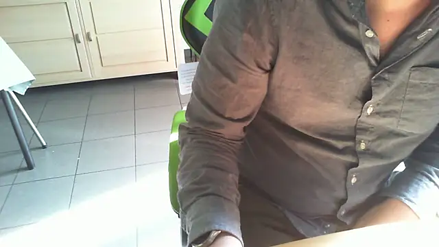 Belgiumboy92 online show from 12, 3, 2026