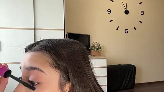 AdeleVelvet online show from 4, 4, 2026