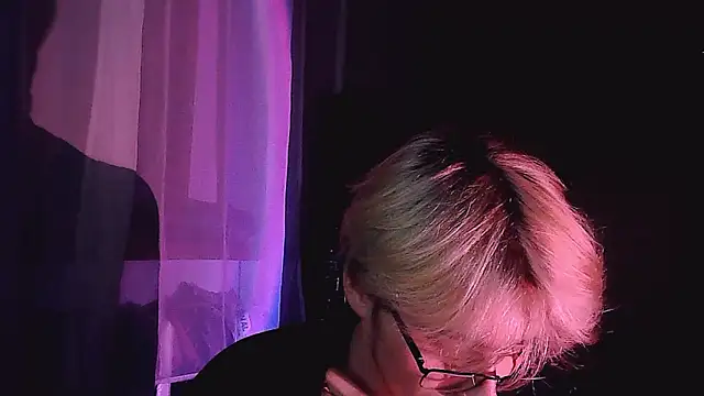 Snapshot of frill1 chatting on 18, 3, 2026 frill1 online show from 18, 3, 2026