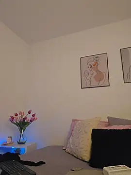 Victoria Evanss online show from 25, 4, 2026