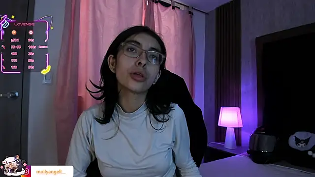 Snapshot of Molly_A chatting on 22, 4, 2026 Molly A online show from 22, 4, 2026