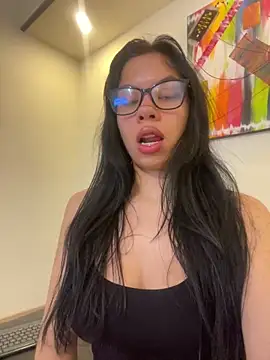 Queen Chanel XXX online show from 3, 4, 2026