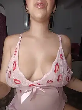 Snapshot of Kitty_Loveee chatting on 14, 6, 2026 Kitty Loveee online show from 14, 6, 2026