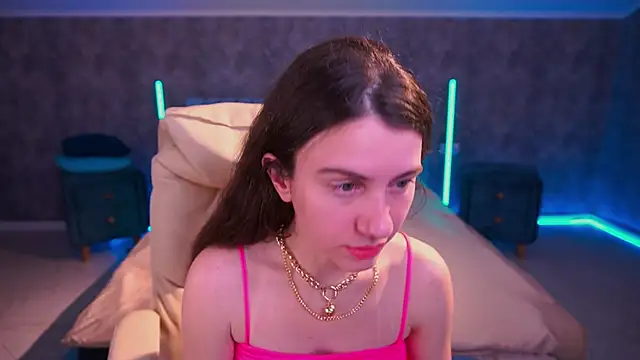 LittleJulii online show from 13, 4, 2026