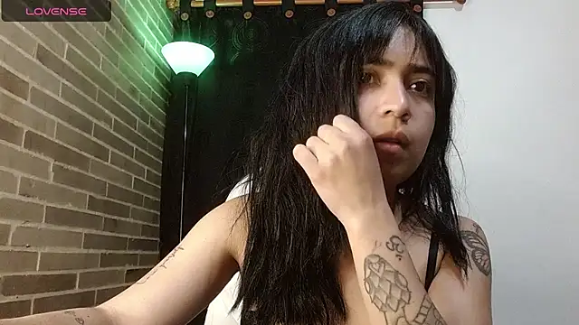 Snapshot of sweet-little chatting on 25, 6, 2026 sweet-little online show from 25, 6, 2026