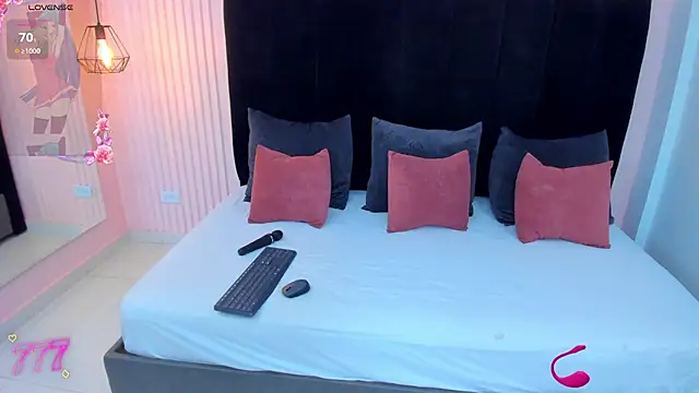 Snapshot of luna_veega chatting on 12, 7, 2026 luna veega online show from 12, 7, 2026
