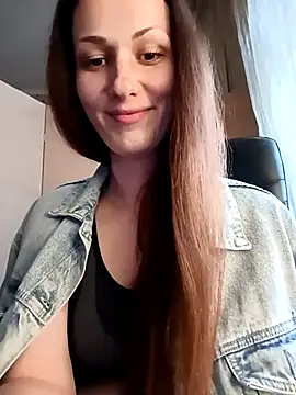 Snapshot of LunaCrystall chatting on 4, 4, 2026 LunaCrystall online show from 4, 4, 2026