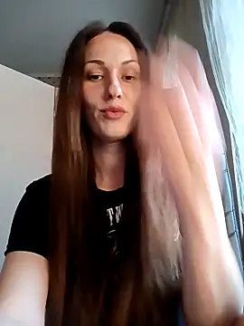 Snapshot of LunaCrystall chatting on 5, 4, 2026 LunaCrystall online show from 5, 4, 2026