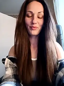 Snapshot of LunaCrystall chatting on 11, 4, 2026 LunaCrystall online show from 11, 4, 2026