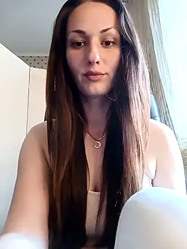 Snapshot of LunaCrystall chatting on 7, 5, 2026 LunaCrystall online show from 7, 5, 2026