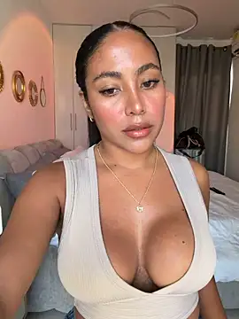 SaraValentina11 online show from 22, 4, 2026