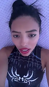 sylphiee  online show from 13, 4, 2026