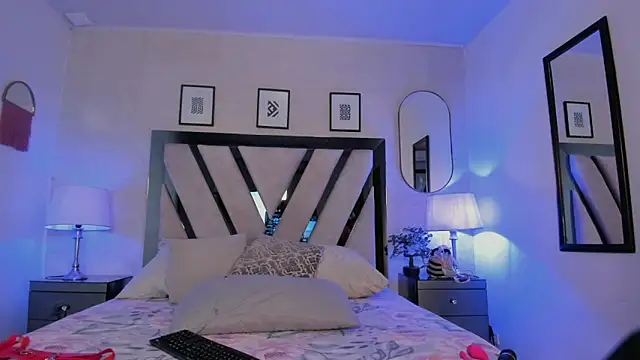 Violettaa Stone online show from 11, 4, 2026