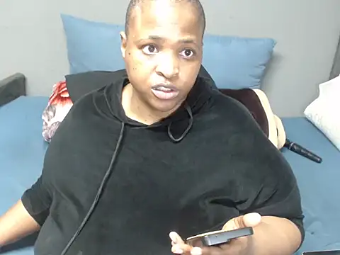 Bustydiva83 online show from 25, 6, 2026