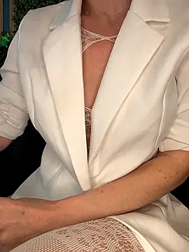 EvaliXiouss online show from 13, 4, 2026