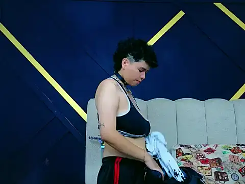 NikiEvanz online show from 15, 4, 2026