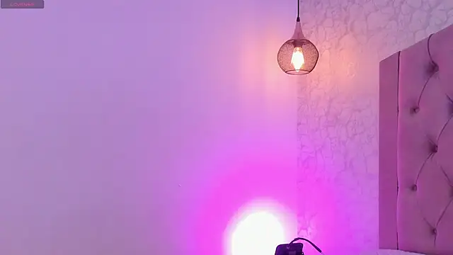 saraa joness  online show from 29, 4, 2026