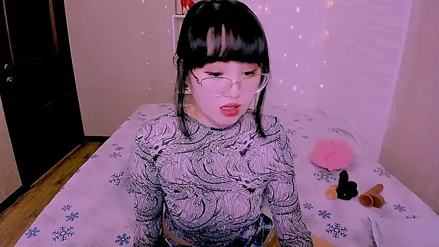 Akiko Yun online show from 3, 2, 2026