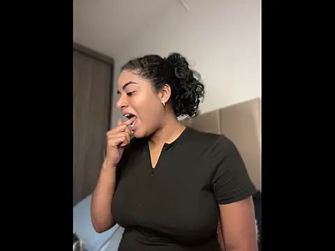 Snapshot of karlymonroe chatting on 16, 6, 2026 karlymonroe online show from 16, 6, 2026