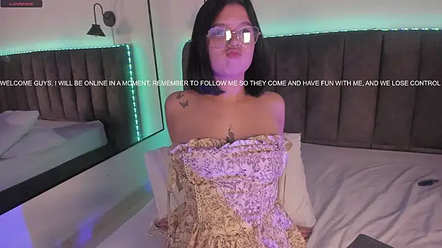 selena  smith1 online show from 14, 4, 2026