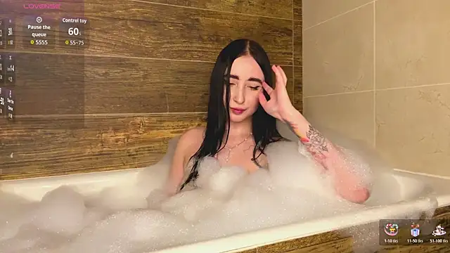 Snapshot of LizzyMooore chatting on 8, 5, 2026 LizzyMooore online show from 8, 5, 2026