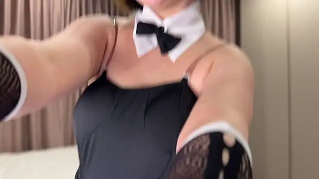 Snapshot of emilyy_xoxo chatting on 17, 3, 2026 emilyy xoxo online show from 17, 3, 2026