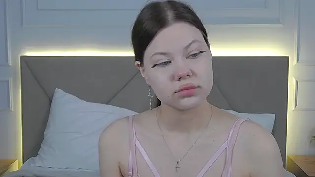 Sophie Rays online show from 19, 4, 2026