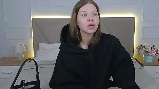 Sophie Rays online show from 3, 6, 2026
