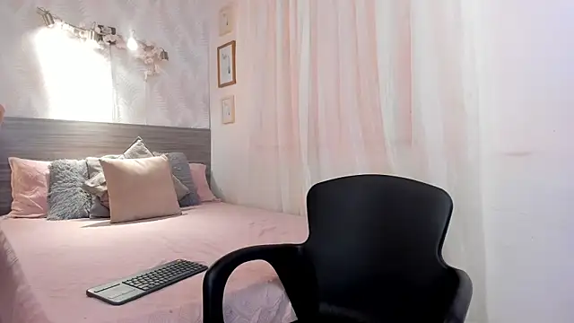 KarolyneLune online show from 4, 6, 2026
