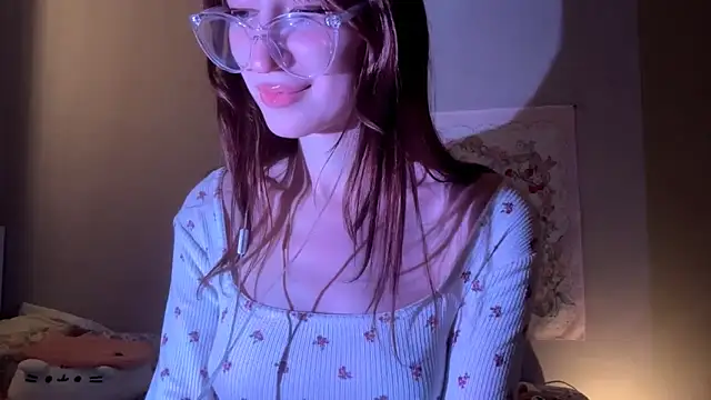 holly sinner  online show from 10, 4, 2026