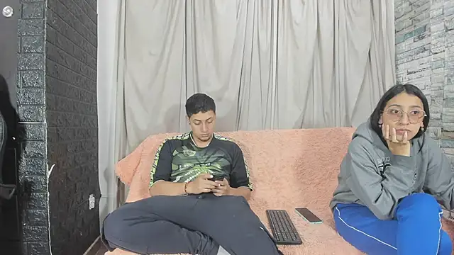 Snapshot of NoahAndBunny chatting on 4, 5, 2026 NoahAndBunny online show from 4, 5, 2026