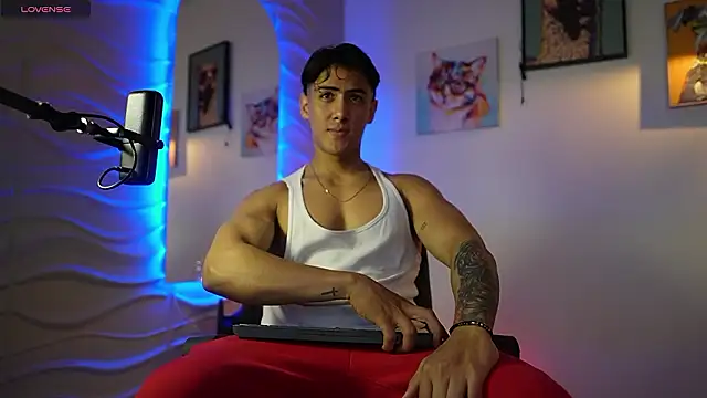 Tayler Cross  online show from 15, 3, 2026