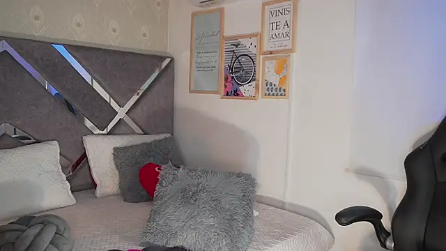 Naomi-Gray online show from 16, 4, 2026