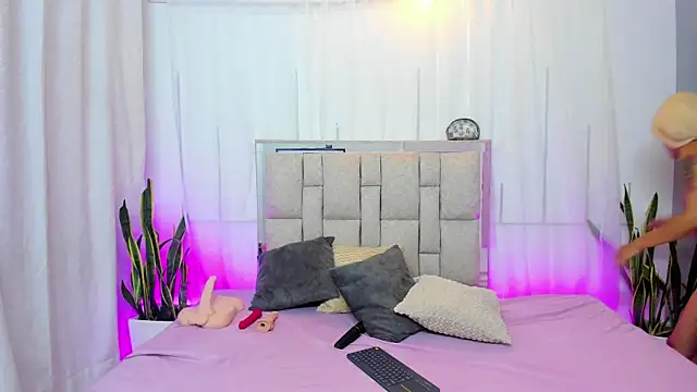 Snapshot of Cherry_Scarlet_ chatting on 22, 5, 2026 Cherry Scarlet online show from 22, 5, 2026