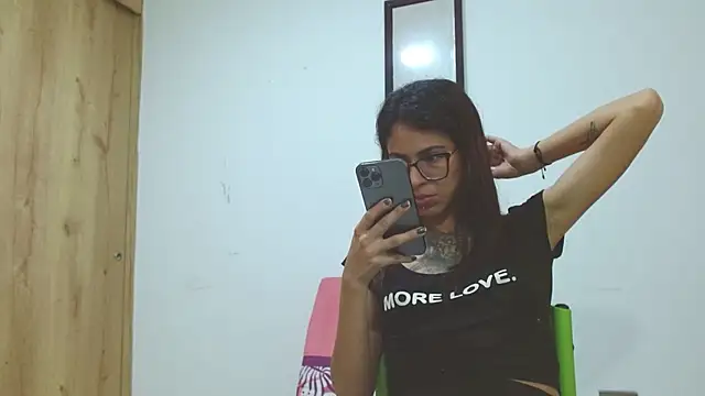 Emily Lopera online show from 30, 5, 2026