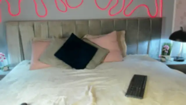 Snapshot of im_Valskin chatting on 18, 5, 2026 im Valskin online show from 18, 5, 2026