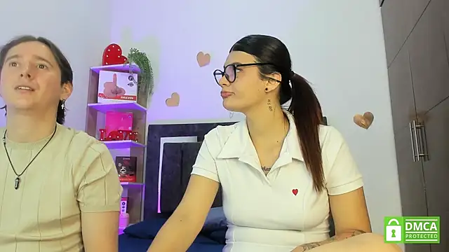 Snapshot of Mariana_and_Ronny chatting on 24, 7, 2026 Mariana and Ronny online show from 24, 7, 2026
