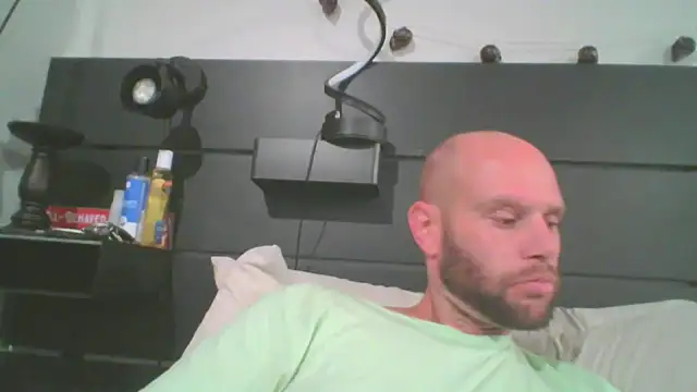 Snapshot of CaptCraker chatting on 8, 4, 2026 CaptCraker online show from 8, 4, 2026