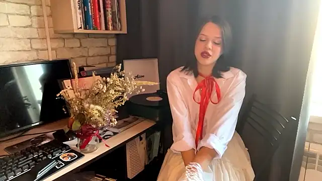 SarahHunnye online show from 15, 3, 2026