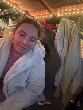 curvyneon online show from 4, 4, 2026