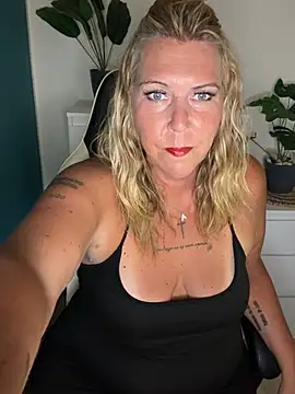 Snapshot of SuesseAurelie1 chatting on 30, 5, 2026 SuesseAurelie1 online show from 30, 5, 2026