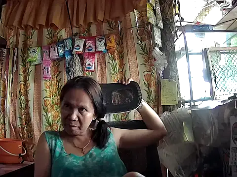 Snapshot of mommylicious_23 chatting on 2, 5, 2026 mommylicious 23 online show from 2, 5, 2026