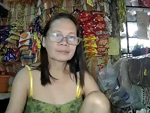 Snapshot of mommylicious_23 chatting on 14, 5, 2026 mommylicious 23 online show from 14, 5, 2026