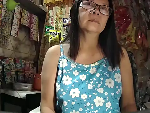 Snapshot of mommylicious_23 chatting on 3, 6, 2026 mommylicious 23 online show from 3, 6, 2026